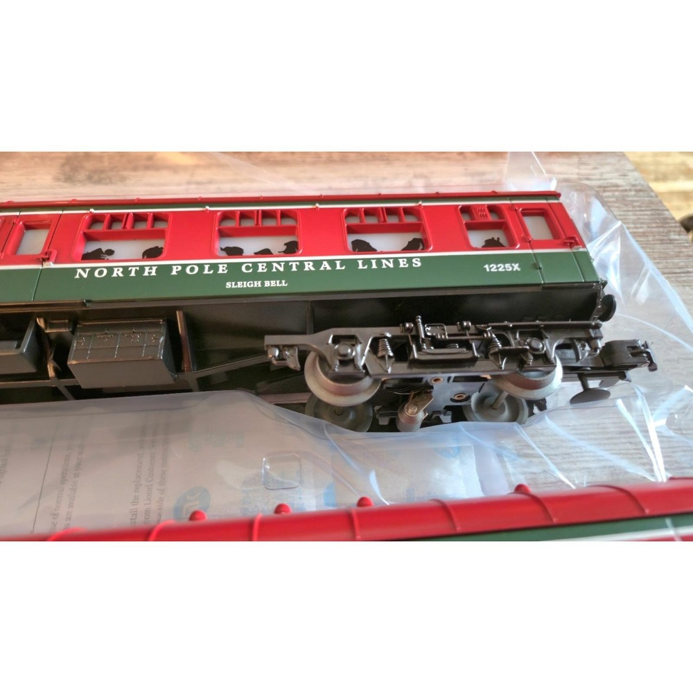 Lionel North Pole Central Victorian Christmas Passenger Cars 6-35250 - NIB - Picture 9 of 16